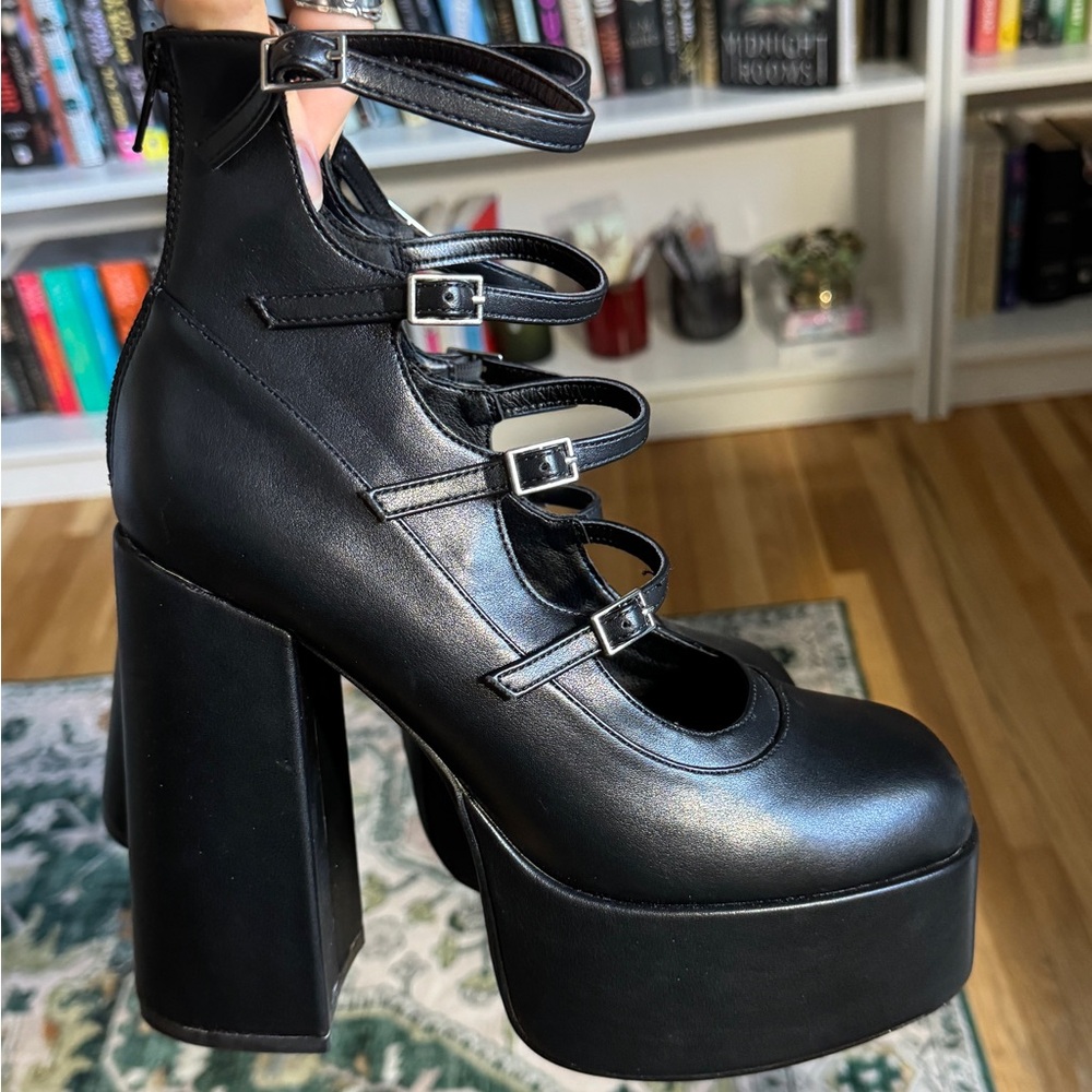 Platform Gurren strappy heels